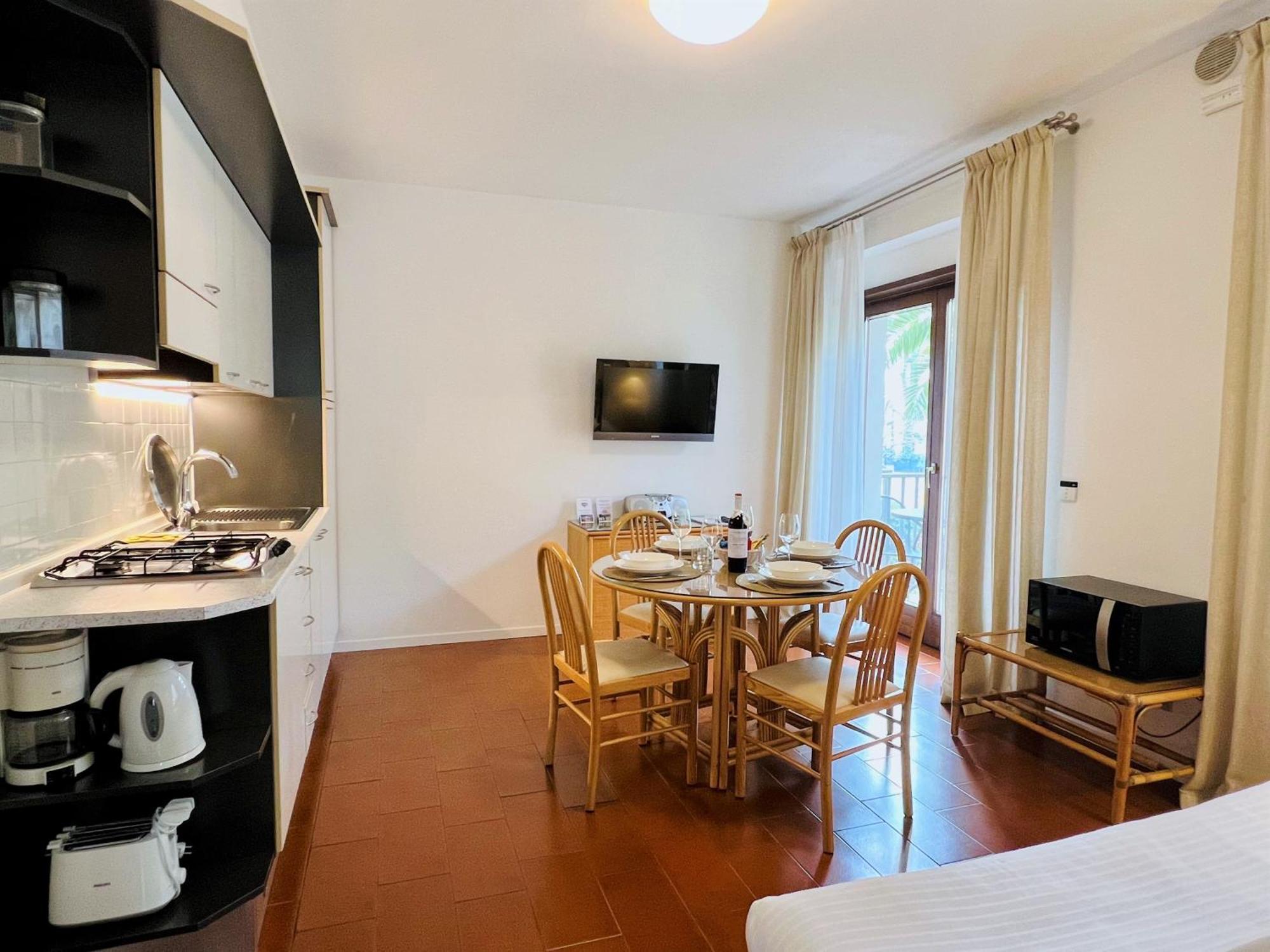 Villa Phoenix - Lake Apartments Riva del Garda Exterior foto