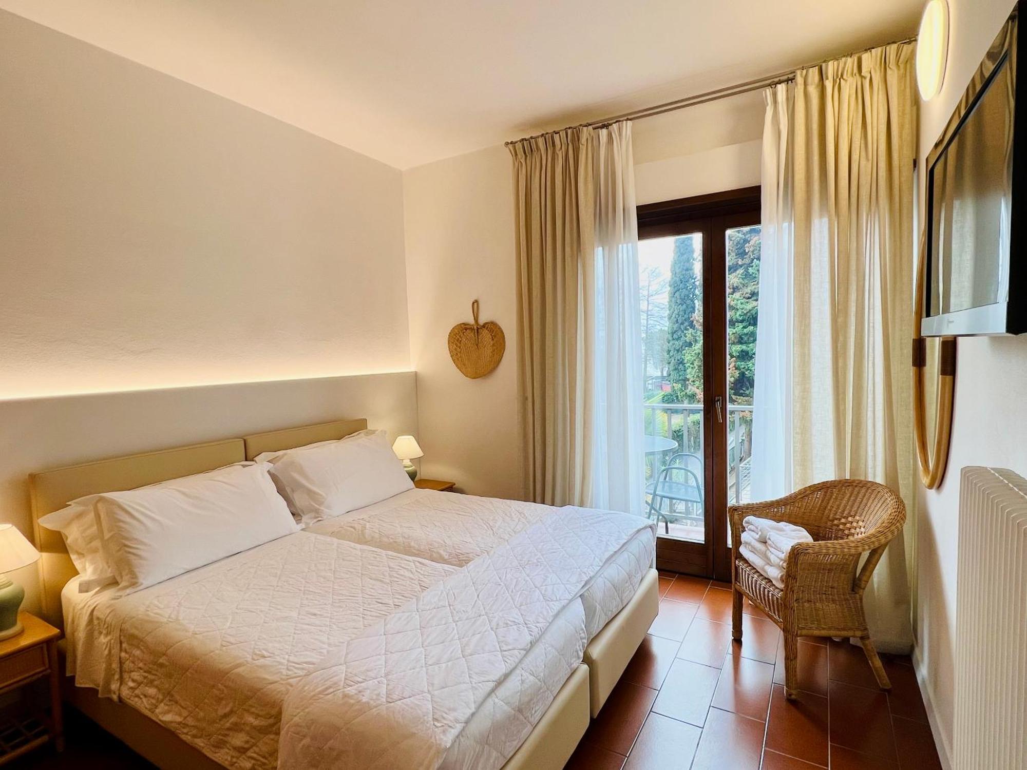 Villa Phoenix - Lake Apartments Riva del Garda Zimmer foto