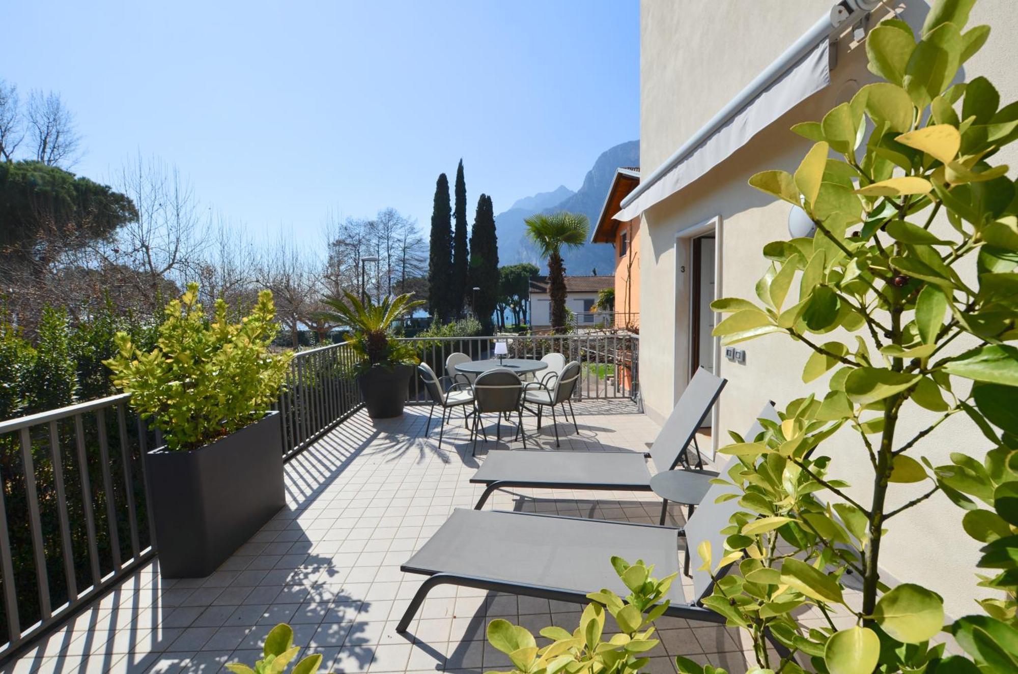 Villa Phoenix - Lake Apartments Riva del Garda Zimmer foto