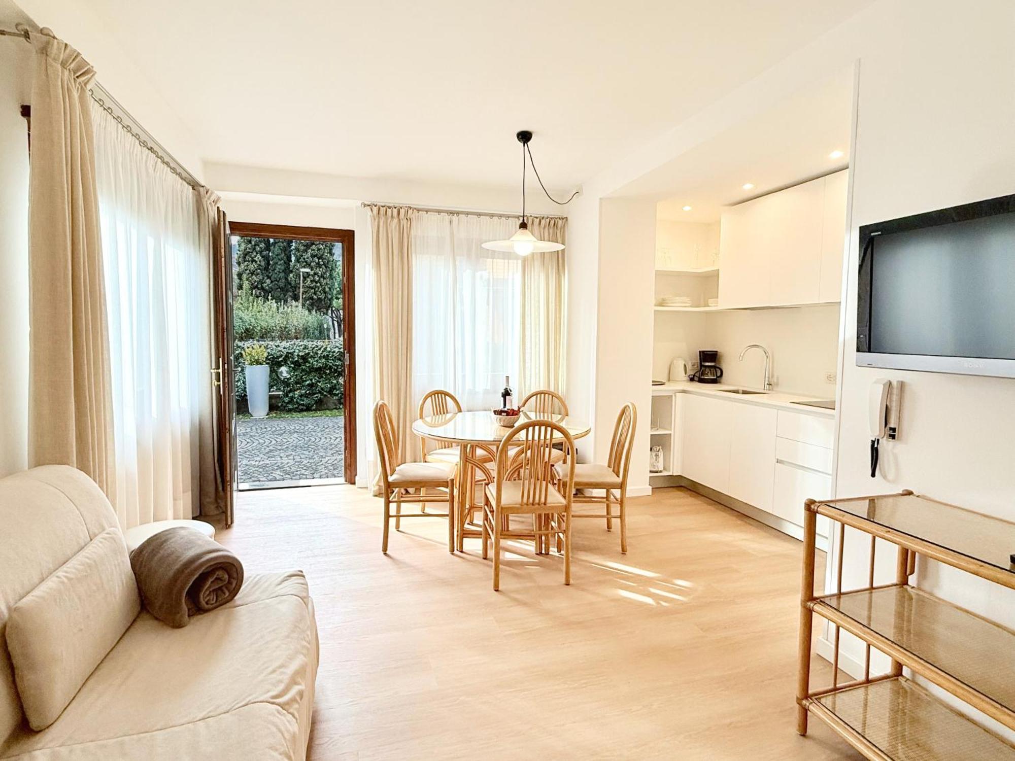 Villa Phoenix - Lake Apartments Riva del Garda Zimmer foto